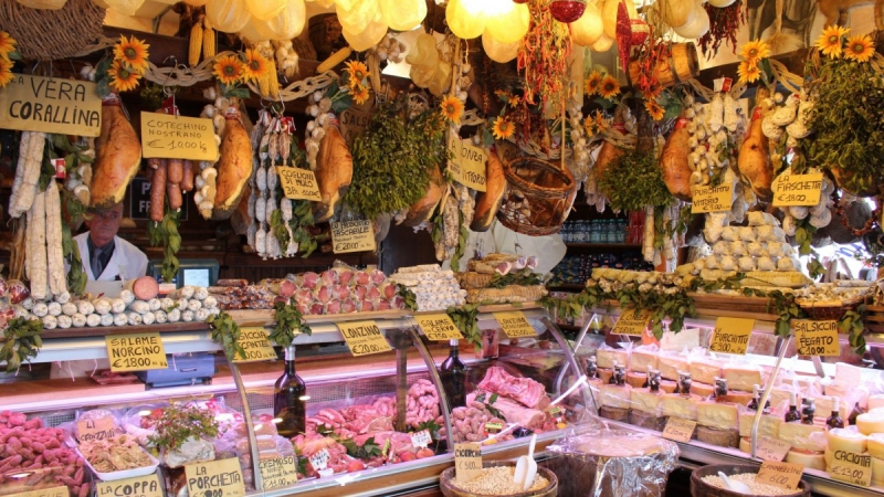 vitrine-POURCIEUX-min_norcia_butchery_cold_cuts-342231